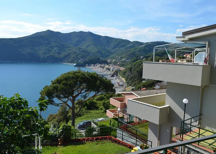 - Le Di Bart Nyaraló Moneglia